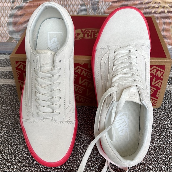 Vans WMNS Old Skool Stacked 
Suede Blanc De Blanc/Pink
VN0A7Q5MCCS
Platforms - Picture 13 of 16